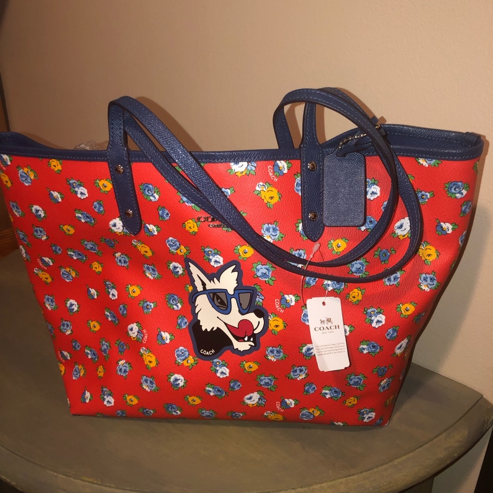 BNWT Coach Reversible Tote w/ removable pouch